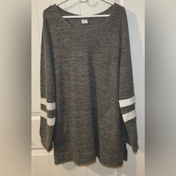 Plus-size Gray Sporty Top from Amazon - Picture 1 of 4